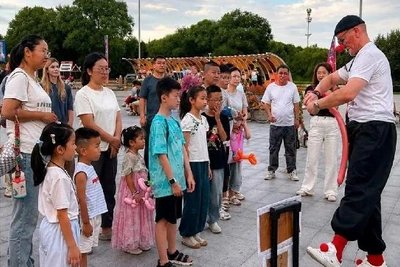 Выступление благовещенского клоуна Радика в Хэйхэ