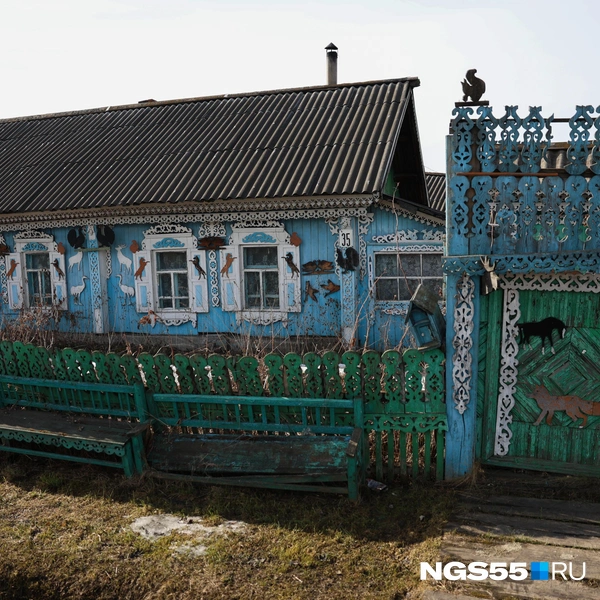 Или вот такие необычно украшенные дома | Источник: Евгений Софийчук / NGS55.RU