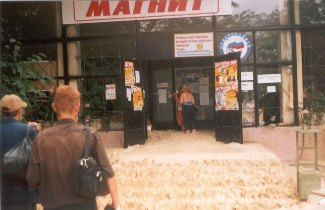 Лестницы стали похожи на водопады | Источник: Gorod-novoross.ru