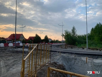 Здесь же должны сделать разметку и установить новые дорожные знаки | Источник: читатель 72.RU