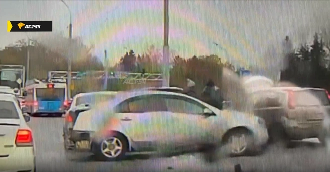 Из-за аварий образовалась пробка | Источник: АСТ-54 Black / Telegram