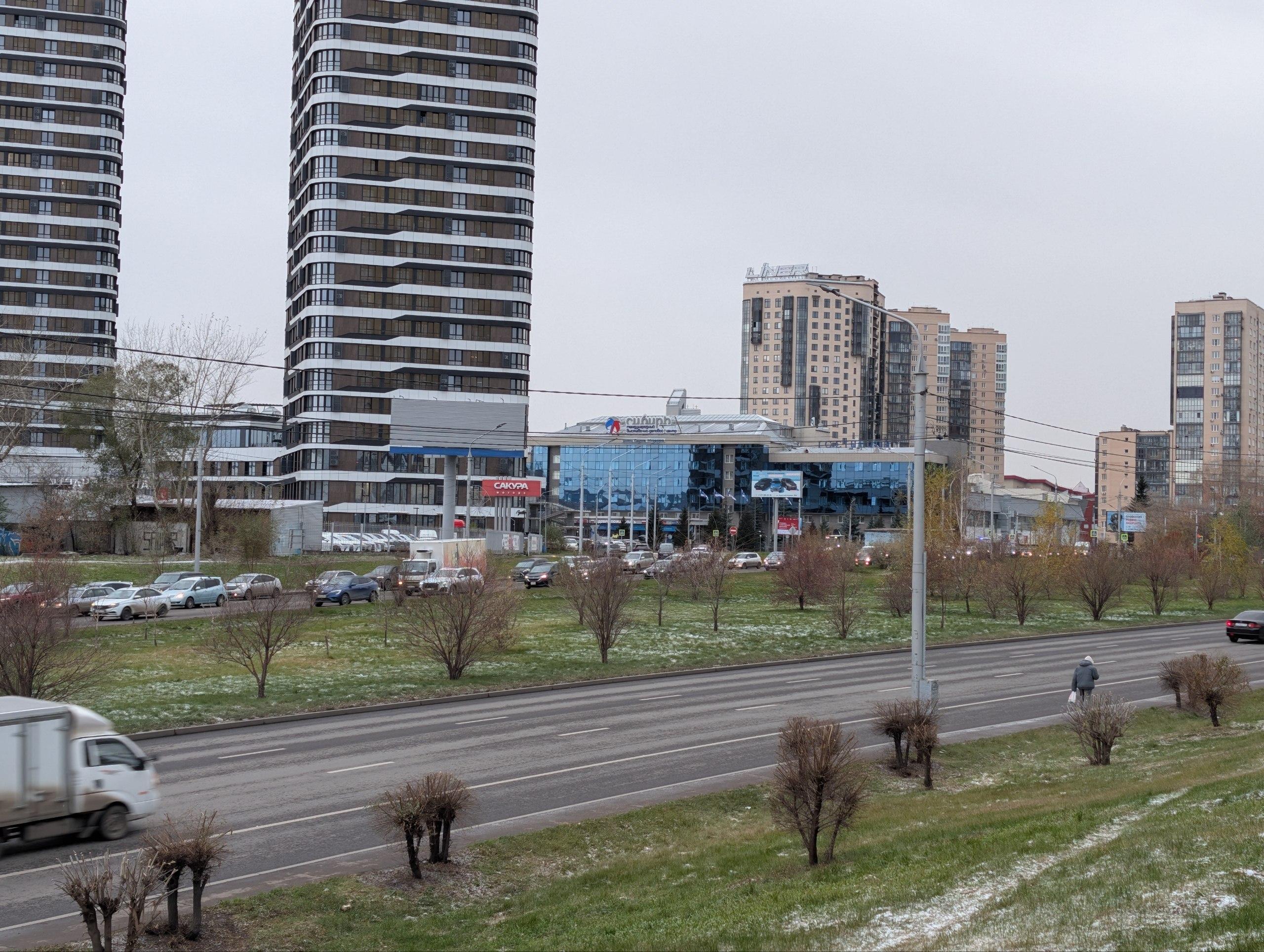 «Меня скоро уволят»: водители встали в пробки в Советском районе. Возле «Сибири» перекрытия