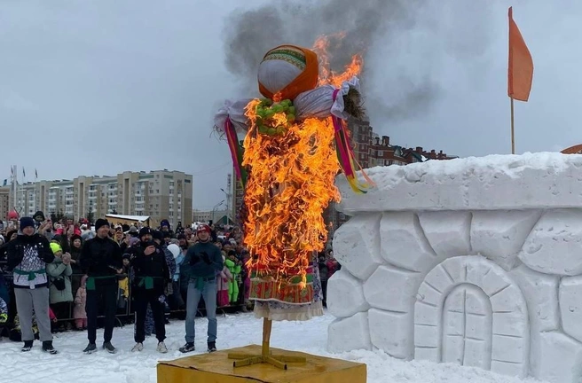 Сожжение чучела — традиционный обряд на проводах зимы | Источник: Максим Слепов / Т.me