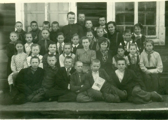 А здесь запечатлены ученики четвертого «Б» класса школы № 28 в 1950 году | Источник: Музей-заповедник «Красная горка»