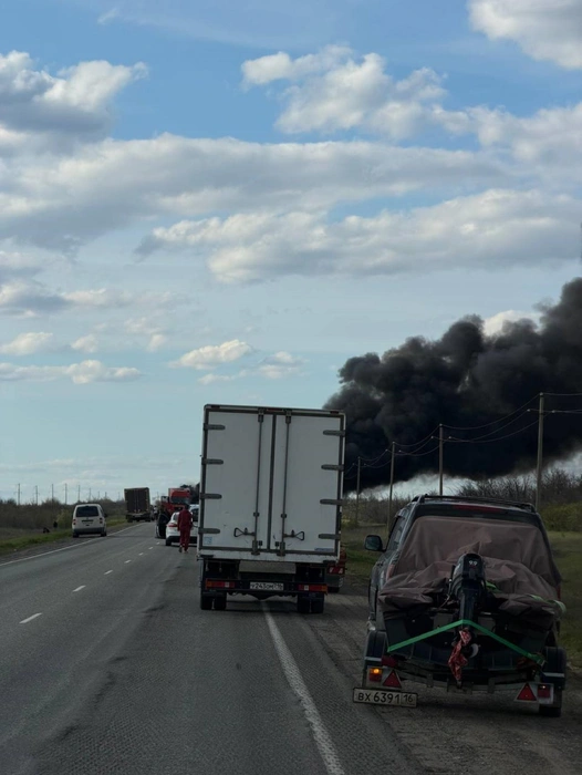 Из-за аварии движение в сторону Саратова оказалось парализовано на некоторое время | Источник: читатели V1.RU