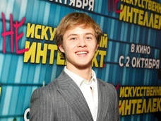 Леон Кемстач объяснился после того, как его застукали с девушкой, и рассказал об отношениях с Миланой Стар