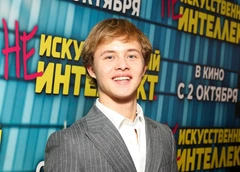 Леон Кемстач объяснился после того, как его застукали с девушкой, и рассказал об отношениях с Миланой Стар