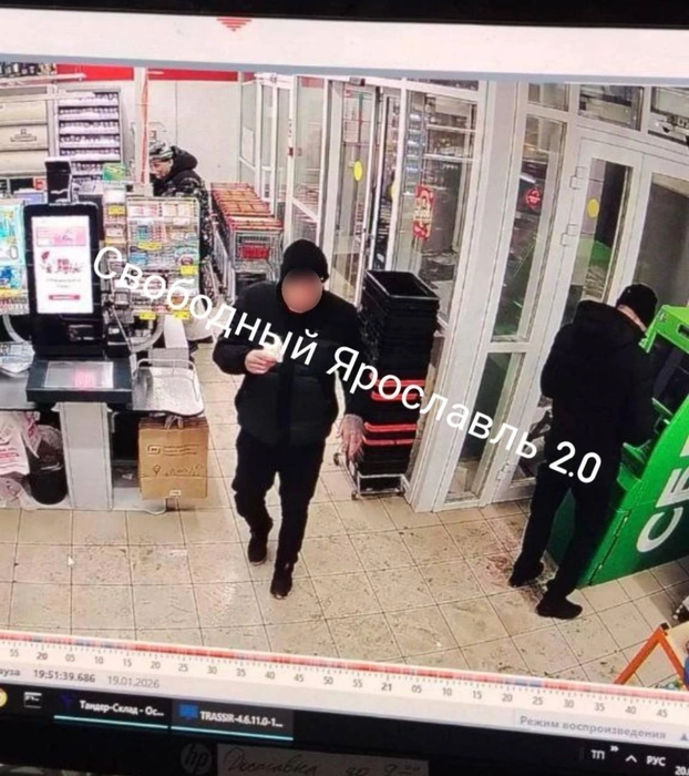 Нападавший попал на камеры видеонаблюдения | Источник: Свободный Ярославль 2.0 / Vk.com