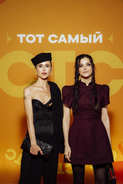 Мирослава Карпович и Анастасия Сиваева | www.starhit.ru