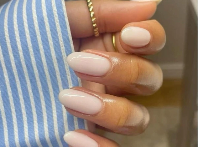 Самый красивый нюдовый оттенок маникюра, который подходит любому тону кожи