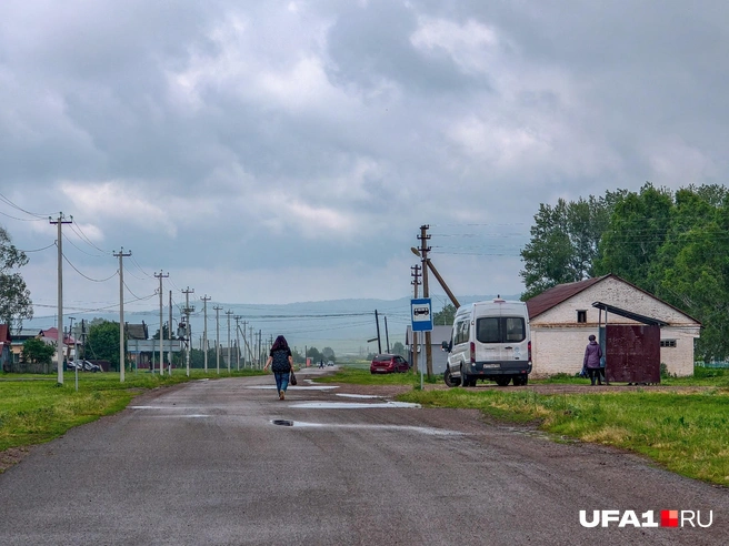 Конечная остановка автобуса в селе Верхотор | Источник: Булат Салихов / UFA1.RU