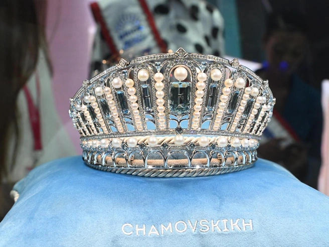Корона, изготовленная для международного конкурса красоты БРИКС | Источник: Дмитрий Емельянов / E1.RU
