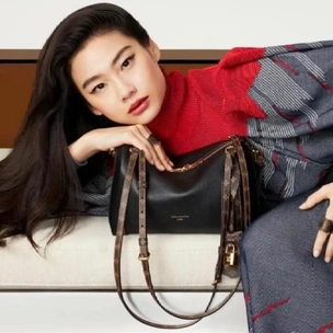 067 из «Игры в кальмара» вновь снялась для Louis Vuitton