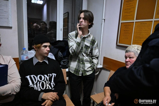 Гитариста «Стоптайма» отправили в спецприёмник. Он заявил, что сам пришёл в полицию | Источник: Андрей Бок / «Фонтанка.ру»