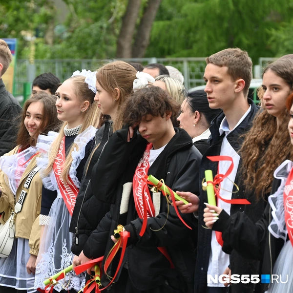 К ним прикреплены небольшие колокольчики. Правда, некоторые ученики не оценили подаренные свитки, единственное, о чем они думали — сон | Источник: Артемий Скиба / NGS55.RU