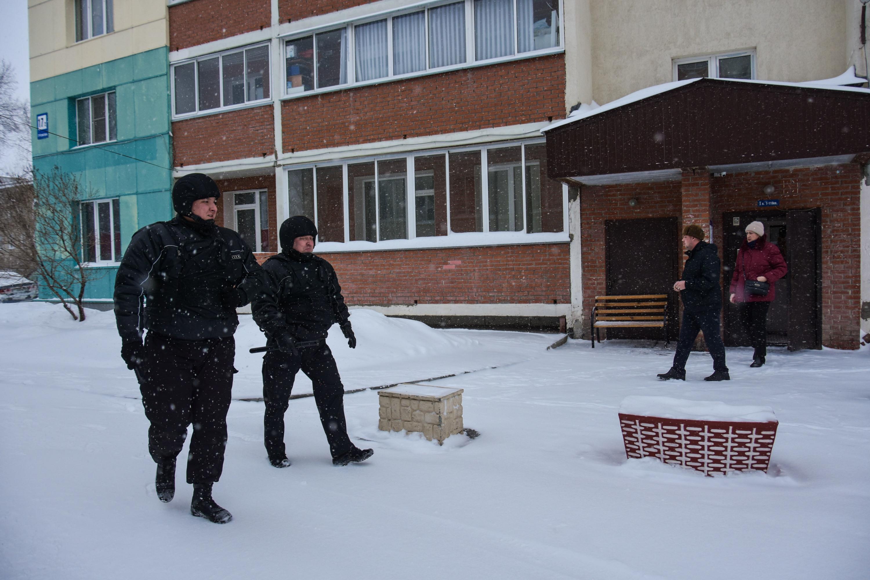 Бездомный трижды залез в дом, чтобы поспать в подъезде — что с ним сделали  ГБРовцы - 5 февраля 2024 - НГС.ру