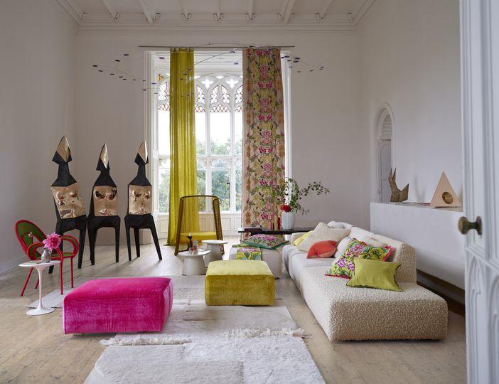 Коллекция тканей и декоративный подушек, Designers Guild. | Источник: Manders.ru