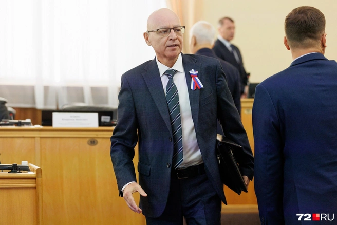 Председатель тюменского избиркома Игорь Халин на заседании озвучил результаты сентябрьских выборов | Источник: Ирина Шарова / 72.RU