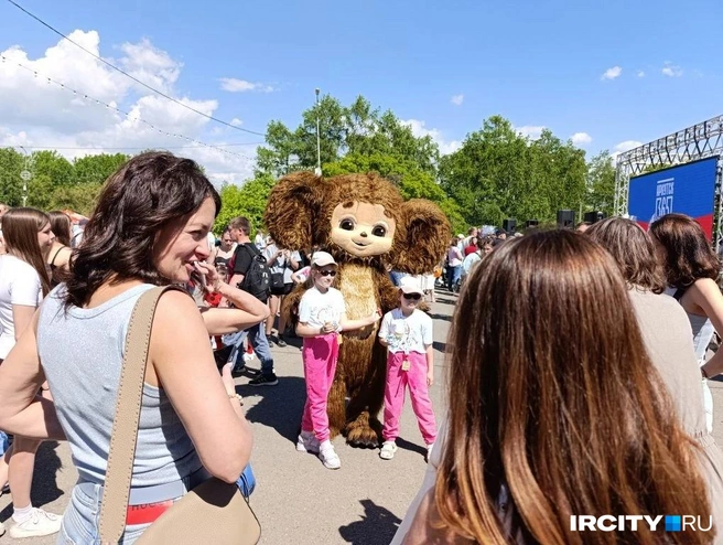 С Чебурашкой сфотографироваться&nbsp;— это святое | Источник: «ИрСити»