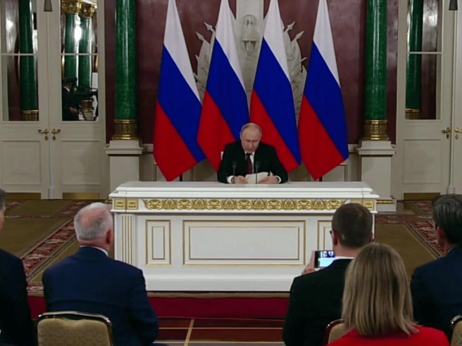 Путин выступил с обращением на ночной пресс-конференции в Кремле | Источник: kremlin.ru