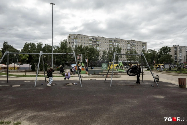 Зато качели всегда в тренде  | Источник: Александр Куренной / 76.RU
