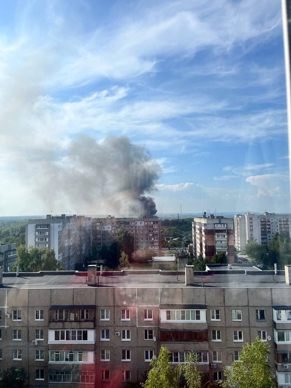 Пожар на территории военного учебного центра произошел в Кстове. Есть пострадавший