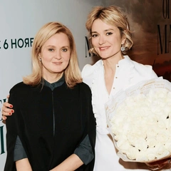 Редкий выход: семья Михалковых поддержала младшую дочь режиссера Надежду на премьере фильма «Огненный мальчик»