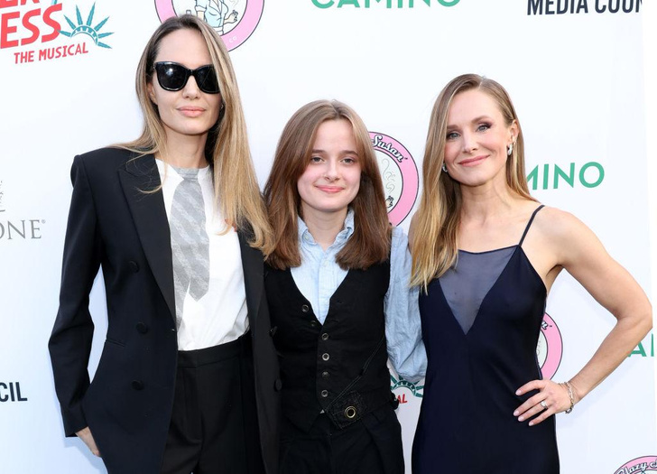Редкий выход: Анджелина Джоли и ее дочь Вивьен впервые появились на публике после новостей о смене фамилии девочки