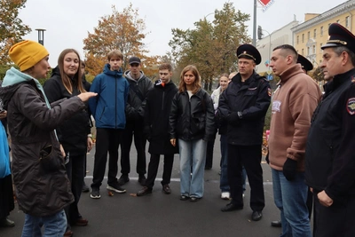 Полиция Петрозаводска высадила деревья у здания МВД