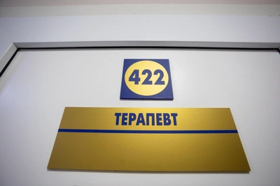 Волгоградец с травмой плеча не может попасть к терапевту