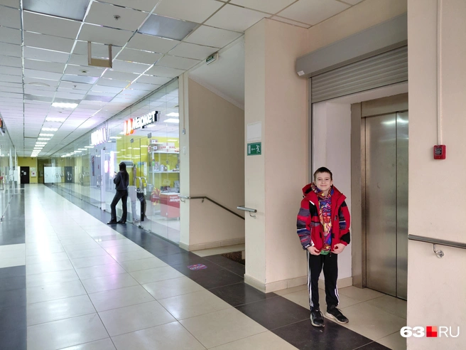 Найдите лифт справа от Яндекс Маркета и на 4 этаж  | Источник: Александра Исмайлова / 63.RU 