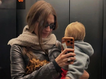 Всегда с мамой и папой: Джек Блюз Бибер путешествует по Токио с Хейли и Джастином