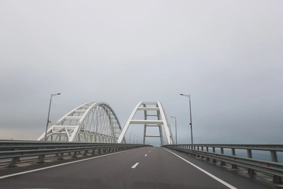 Тысячи машин в пробке на Крымском мосту из-за закрытия