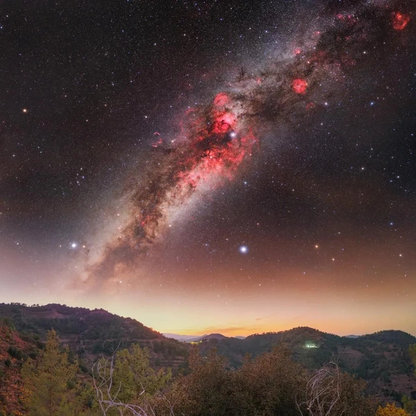 Финалист в номинации «Небесный пейзаж» | Источник: Andreas Karaolis / ZWO Astronomy Photographer of the Year 2025