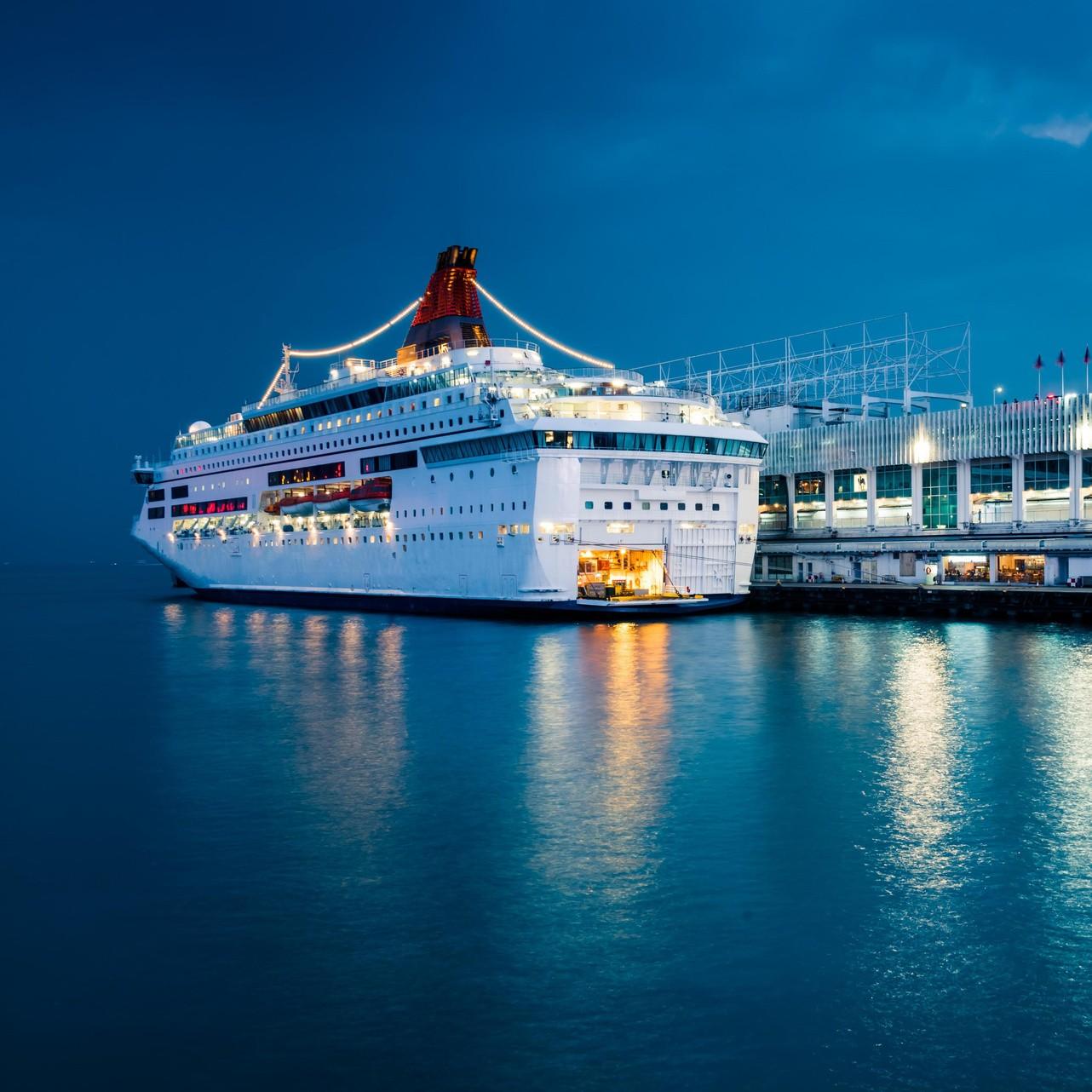 Паром с 359 людьми на борту затонул у Филиппин: данные о погибших, фото и видео крушения