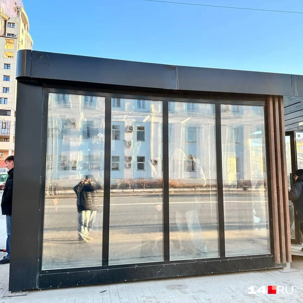 Теплая остановка — вид снаружи | Источник: Илья Константинов / 14.RU