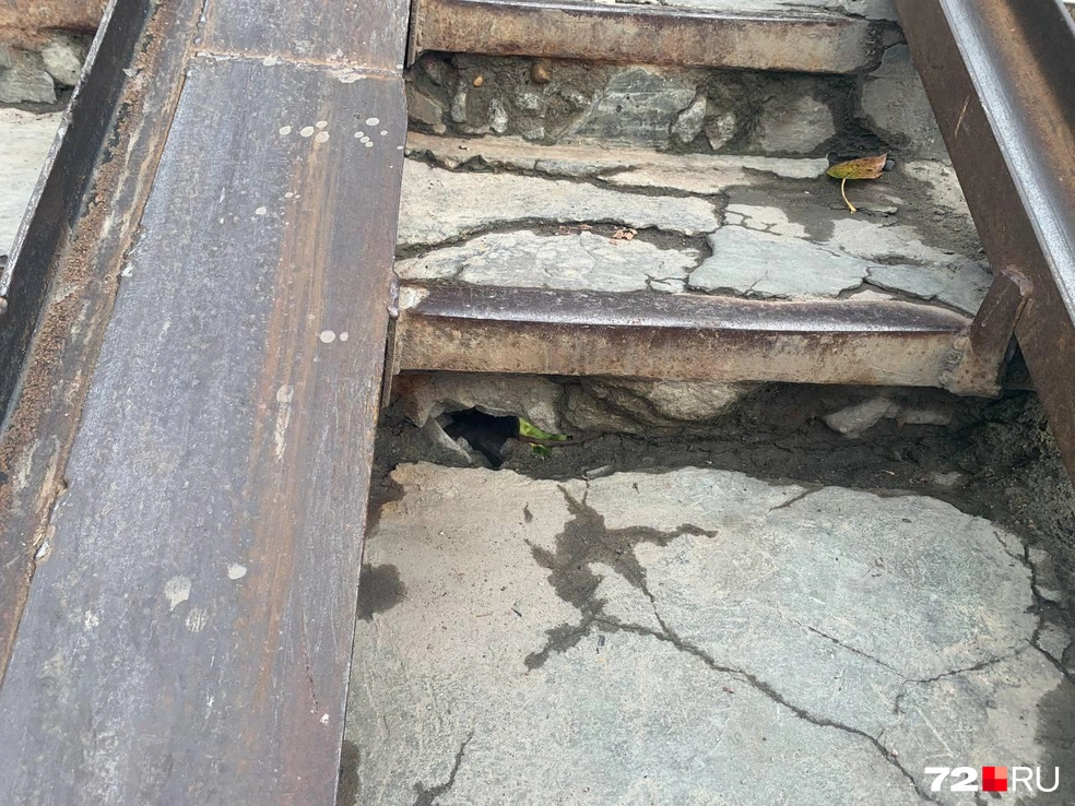 Сквозные дыры заботливо оставили | Источник: Никита Кифорук / 72.RU