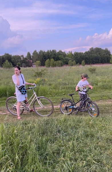 Редкий кадр: отец 8 детей Евгений Цыганов опубликовал фото Юлии Снигирь и их общего сына на природе
