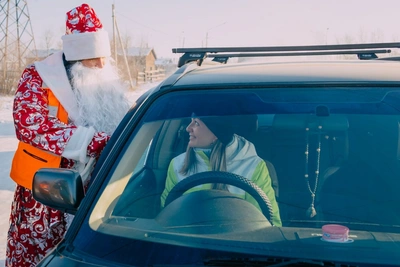 Дед Мороз поздравил водителей на переездах ЗабЖД