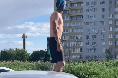 Волгоградец станцевал на авто, сбившем ребенка