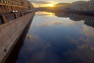 На Фонтанке в Петербурге замечена пленка нефтепродуктов