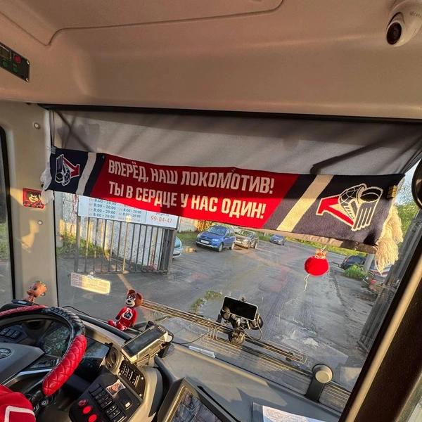 В городе активно поддерживают команду | Источник: «Света рулит 🚎 тралик, свечи и доброта😌» / Telegram