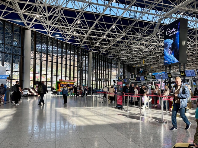 Количество задержанных в аэропорту Сочи рейсов сократилось до 12 | Источник: пресс-служба аэропорта Сочи