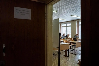'Not About Salary': Novosibirsk Residents on Teacher Shortages