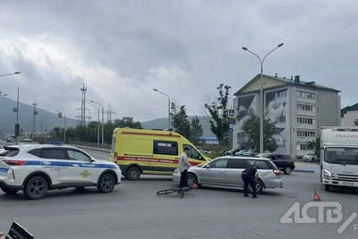 Велосипедист пострадал в ДТП с универсалом в Южно-Сахалинске