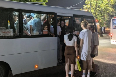 Автобус №77 задымился на остановке в Сочи