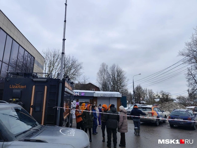 Волонтеры развернули штаб недалеко от места исчезновения детей | Источник: Игорь Мещанев / MSK1.RU