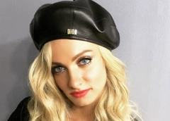 Рыдающая Полина Максимова рассказала о нападении