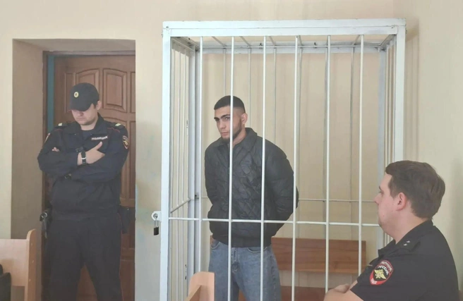 В Бузулуке 20-летний парень после конфликта сбил на «семерке» троих человек | Источник: Бузулукский районный суд / Max