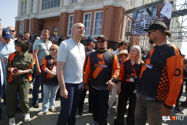 Глава региона Денис Паслер приехал на открытие фестиваля | Источник: Владислав Лоншаков / E1.RU